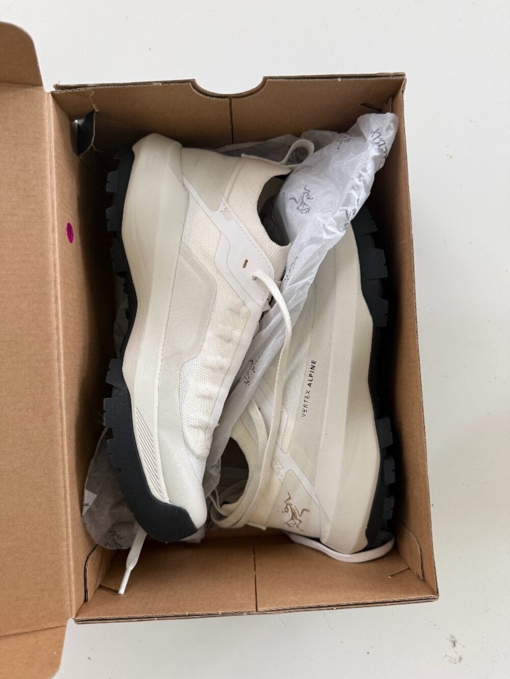 NIB: Arc'teryx Vertex Alpine GTX Women's Approach Shoe - US 7, EU 38 2/3 - white - Picture 4 of 5